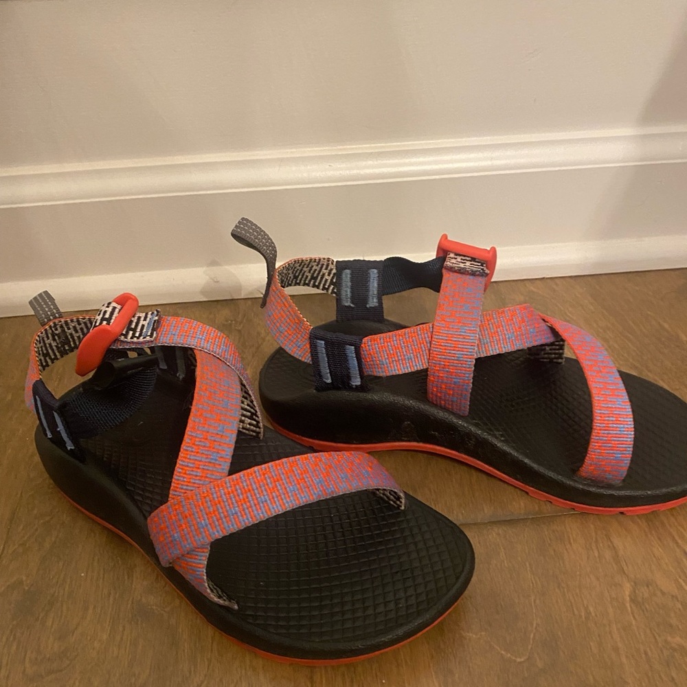 WORN A HANDFUL OF TIMES   Kids Chacos